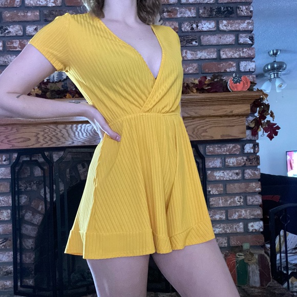 Yellow romper by SHEIN size S - Picture 4 of 6